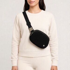 Lululemon Everywhere fleece belt bag gold buckle recycled nylon O/S black